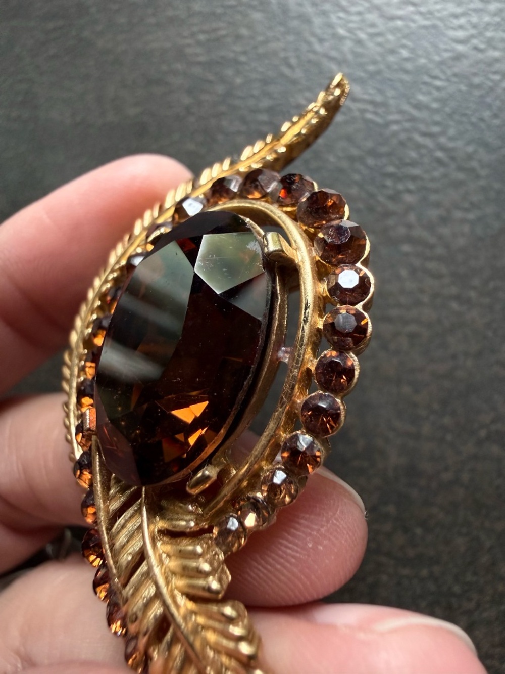 Vintage Mid-Century Crown Trifari Topaz Gold Fern Leaf Brooch - Picture 6 of 7